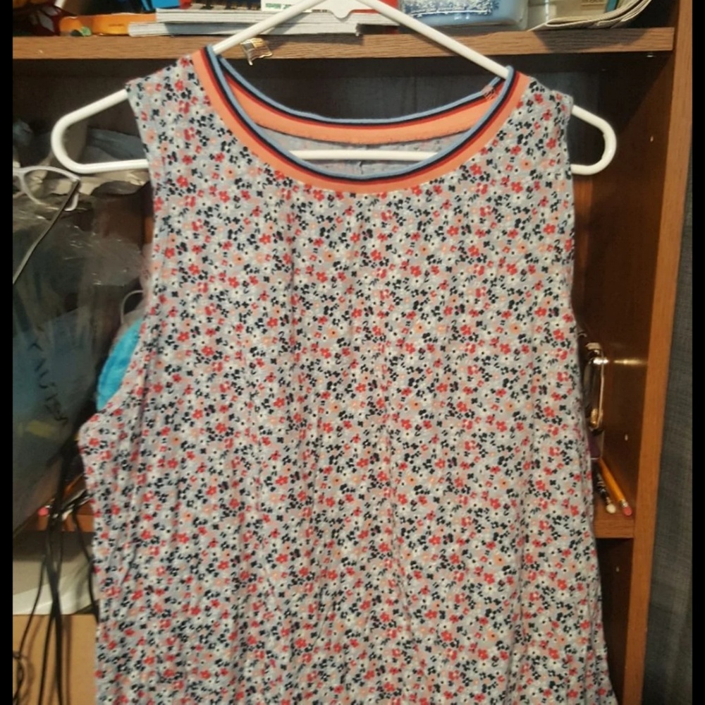 Floral Tank - Picture 2 of 4